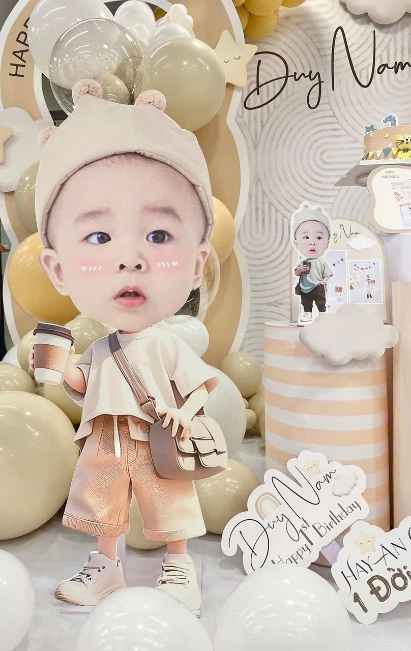 Trang trí tiệc đầy tháng chủ đề rắn con đáng yêu