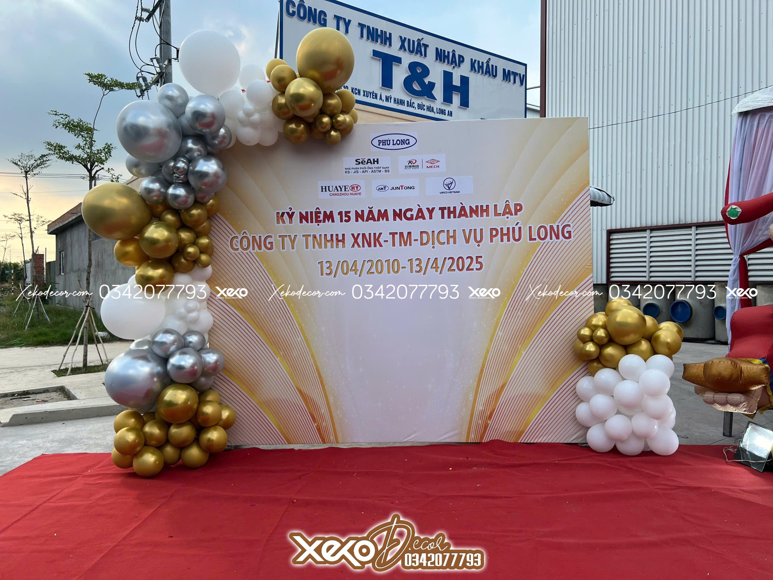 Trang trí khai trương giá rẻ 2025