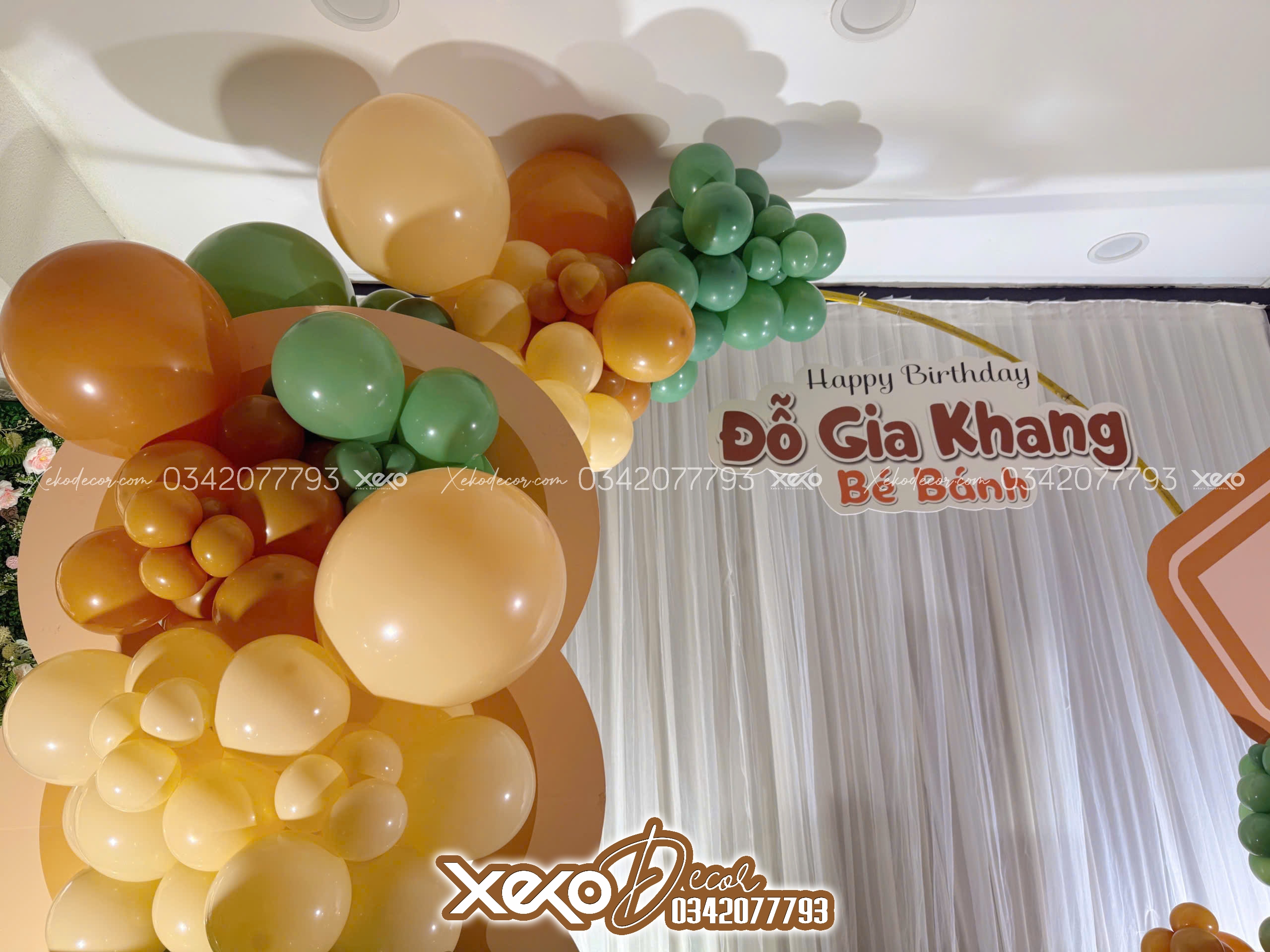 Trang trí sân khấu tông xanh đẹp