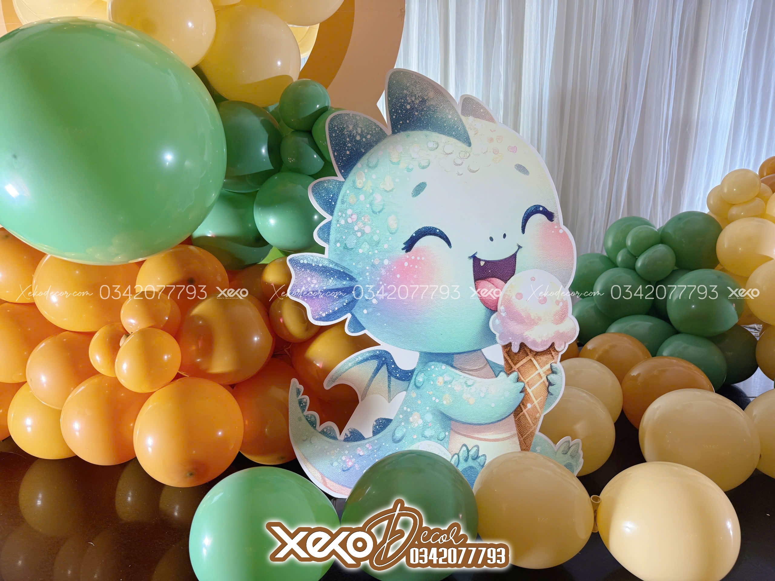 Trang trí sân khấu tông xanh đẹp