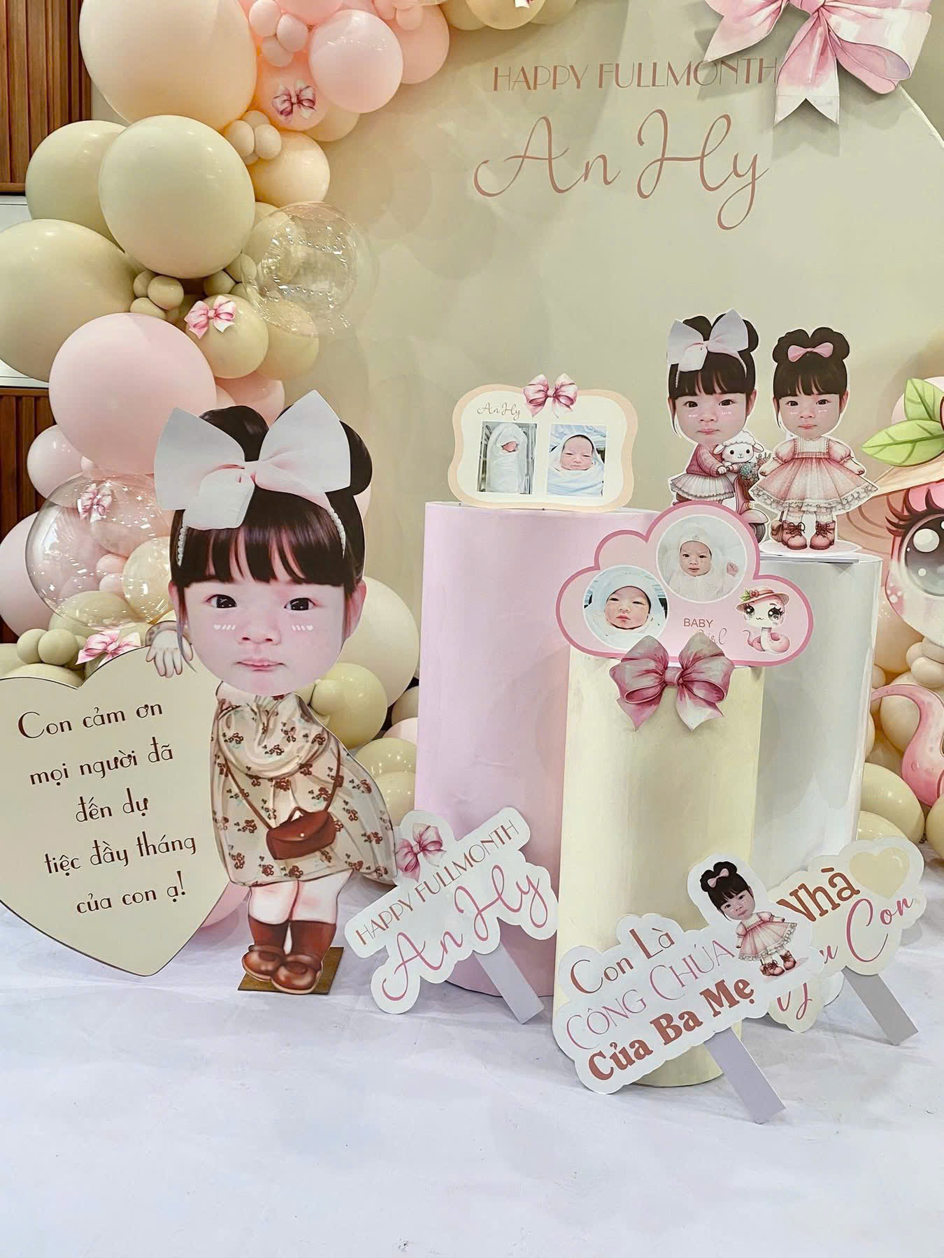 Trang trí đầy tháng chủ đề rắn cho bé An Hy