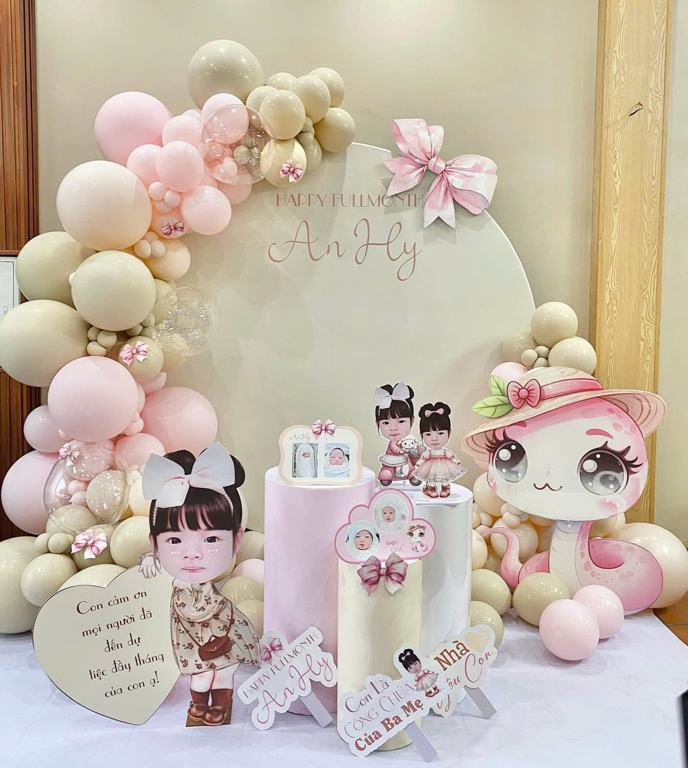 Trang trí đầy tháng chủ đề rắn cho bé An Hy
