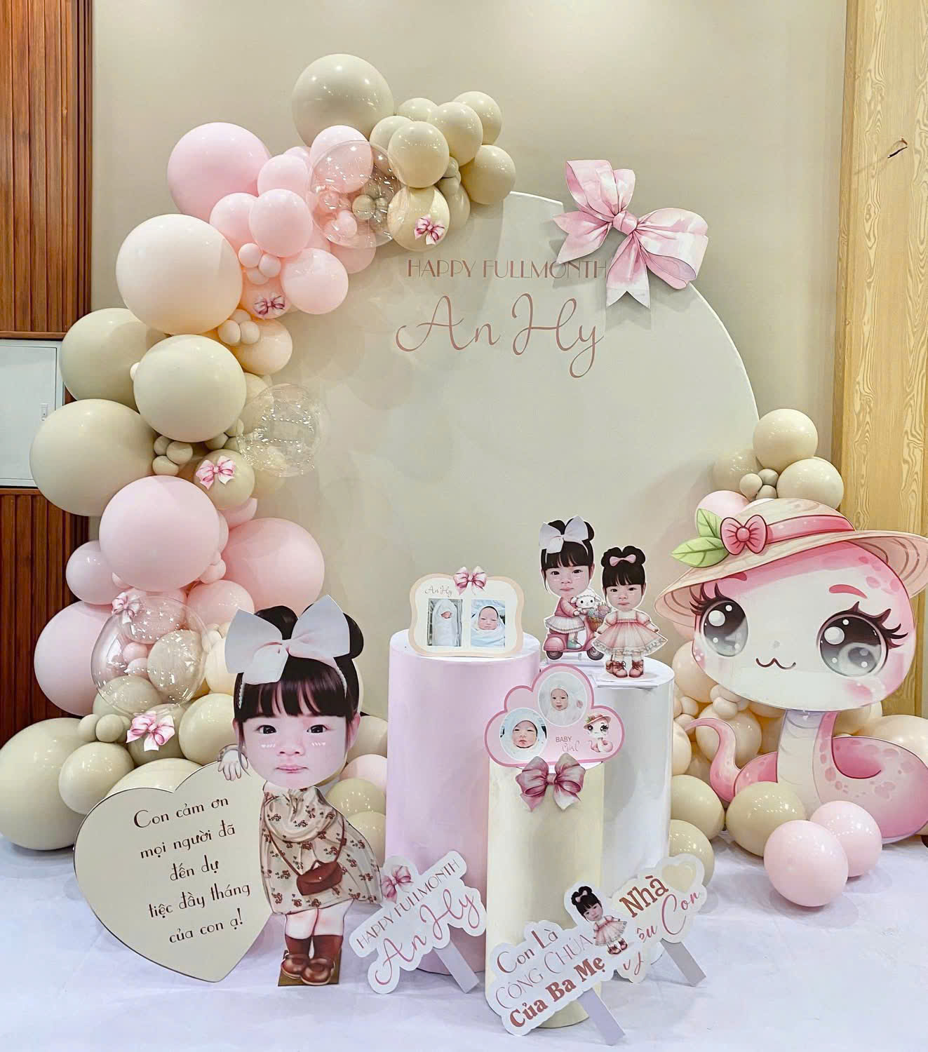 Trang trí đầy tháng chủ đề rắn cho bé An Hy