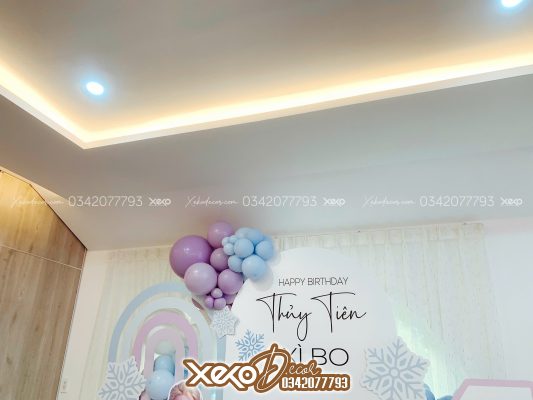 Trang trí sinh nhật bé gái chủ đề Elsa Thuỷ Tiên