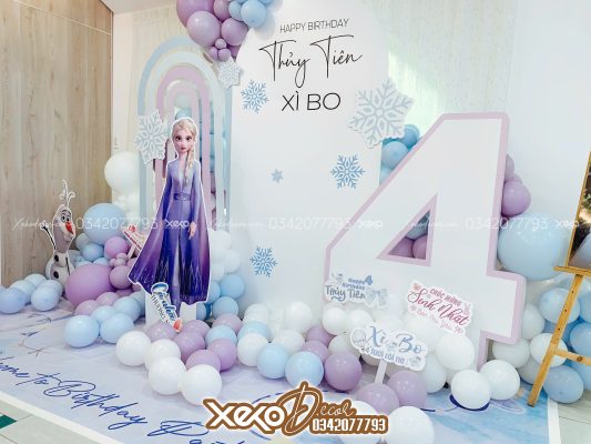 Trang trí sinh nhật bé gái chủ đề Elsa Thuỷ Tiên