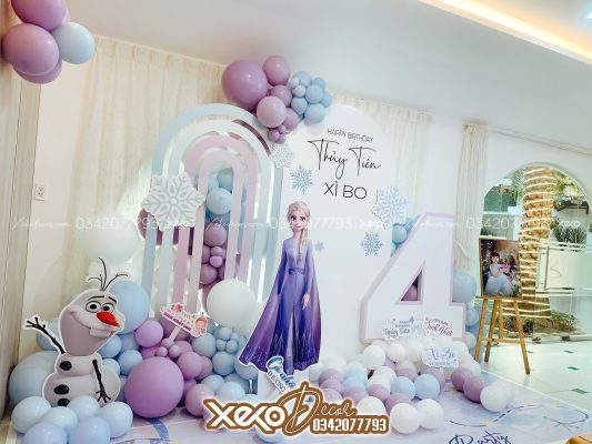 Trang trí sinh nhật bé gái chủ đề Elsa Thuỷ Tiên