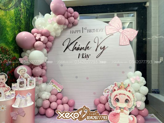 Trang trí thôi nôi bé gái chủ đè rắn con
