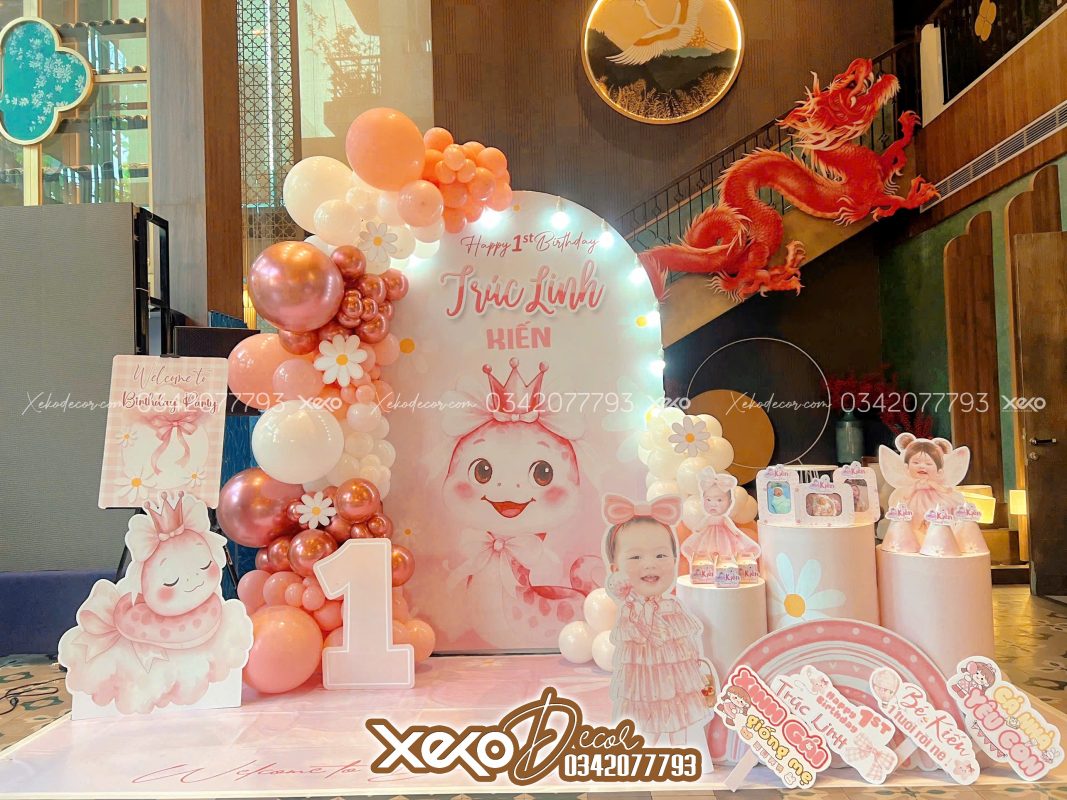 trang trí thôi nôi bé gái tuổi rắn